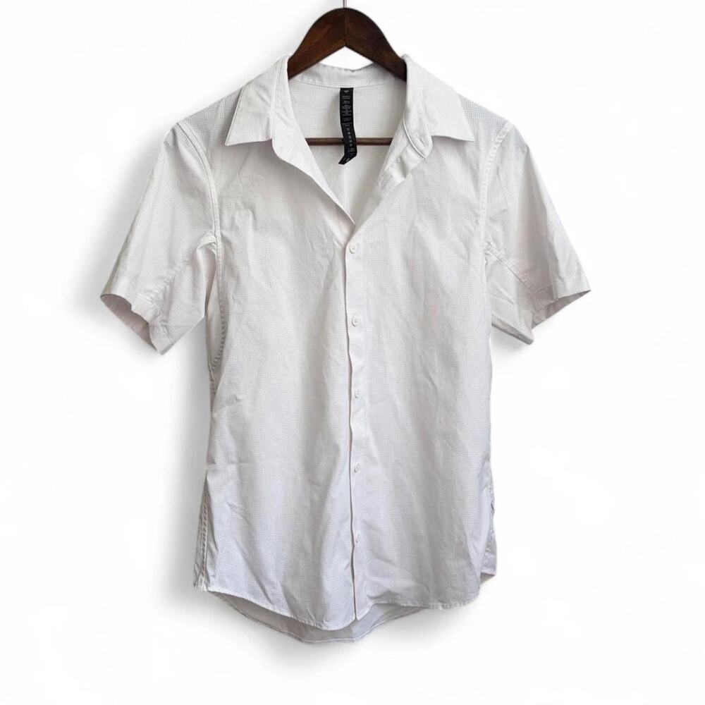 LuluLemon Short Sleeve Button Up Shirt Men’s XS Classic Lightweight Minimalist